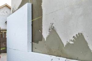 polystyrène expansé sur une façade
