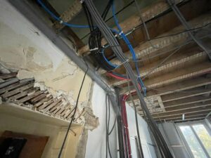 Gaines électriques dans un chantier de rénovation