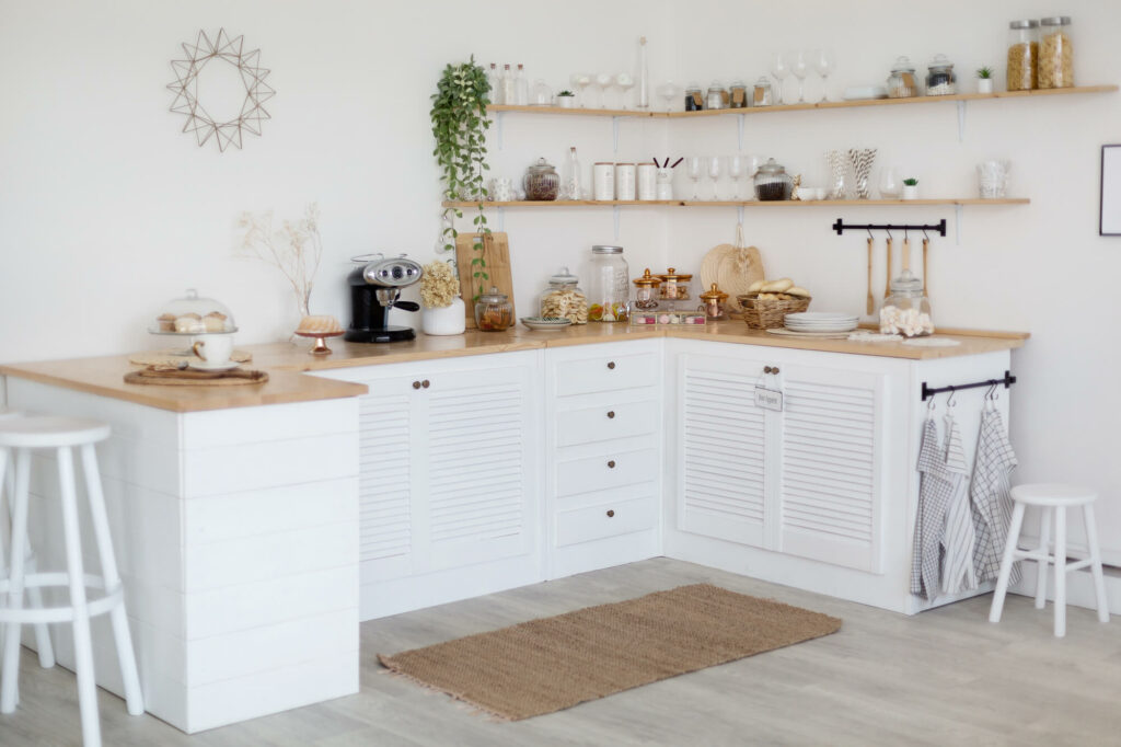 cuisine scandinave avec coin café central