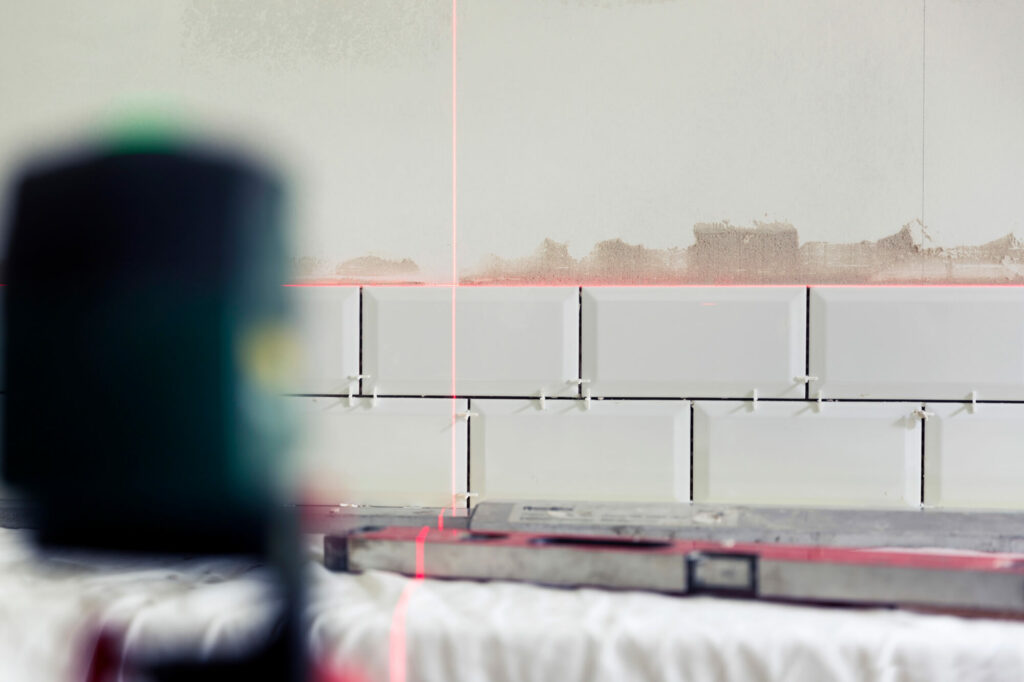 Contrôle technique rigoureux du chantier pour éviter les malfaçons, les problèmes d'humidité et les erreurs de second œuvre.