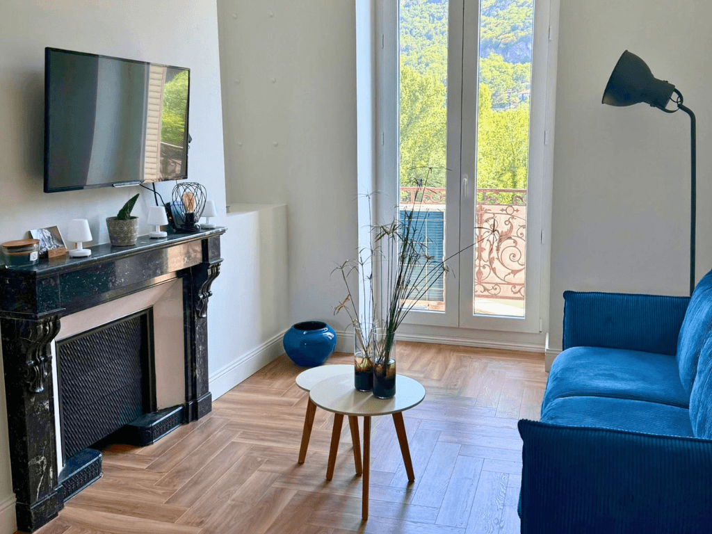 Rénovation appartement haussmannien à Grenoble - vue d'ensemble séjour cuisine