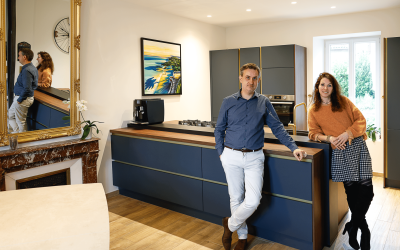 Solveig et Nicolas dans la cuisine d'un projet réalisé